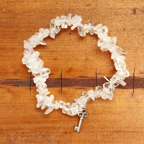 Clear Quartz Bracelet with Skeleton Key Charm - Picture 1 of 1